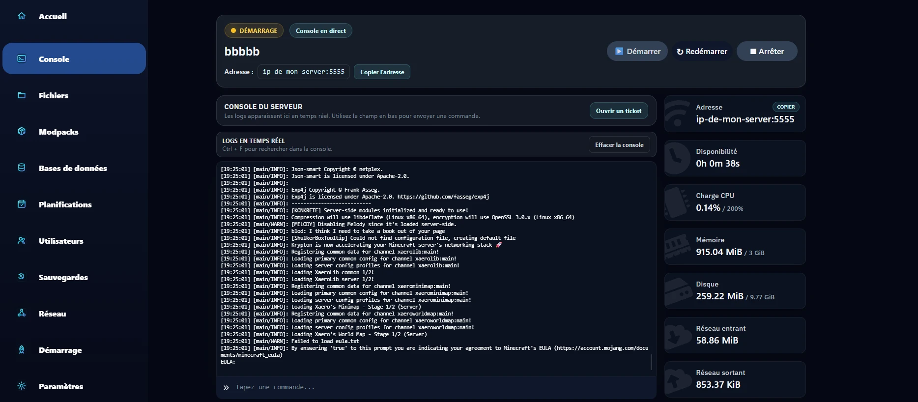 Capture du panel HostyPop montrant la console de gestion d’un serveur de jeu avec interface d’administration, monitoring et commandes serveur